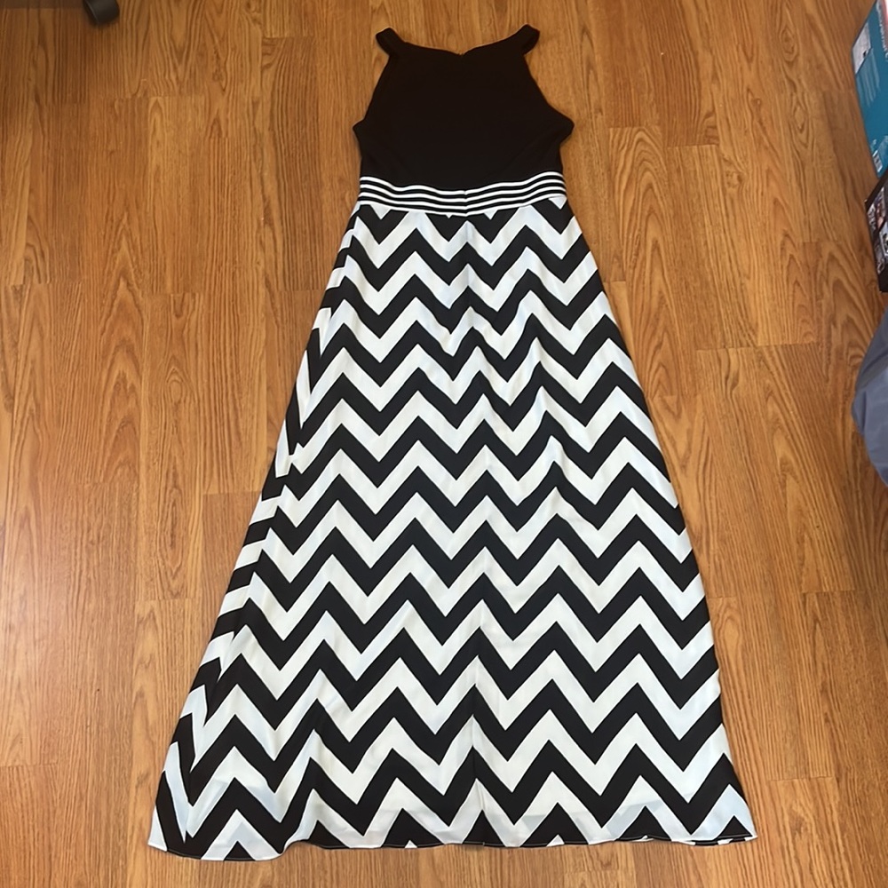 Studio One Chevron Maxi Dress - Picture 3 of 4